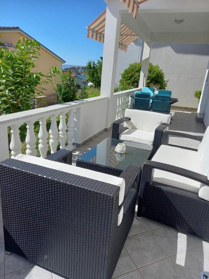 Apartman Katica Banjol Eksteriør bilde
