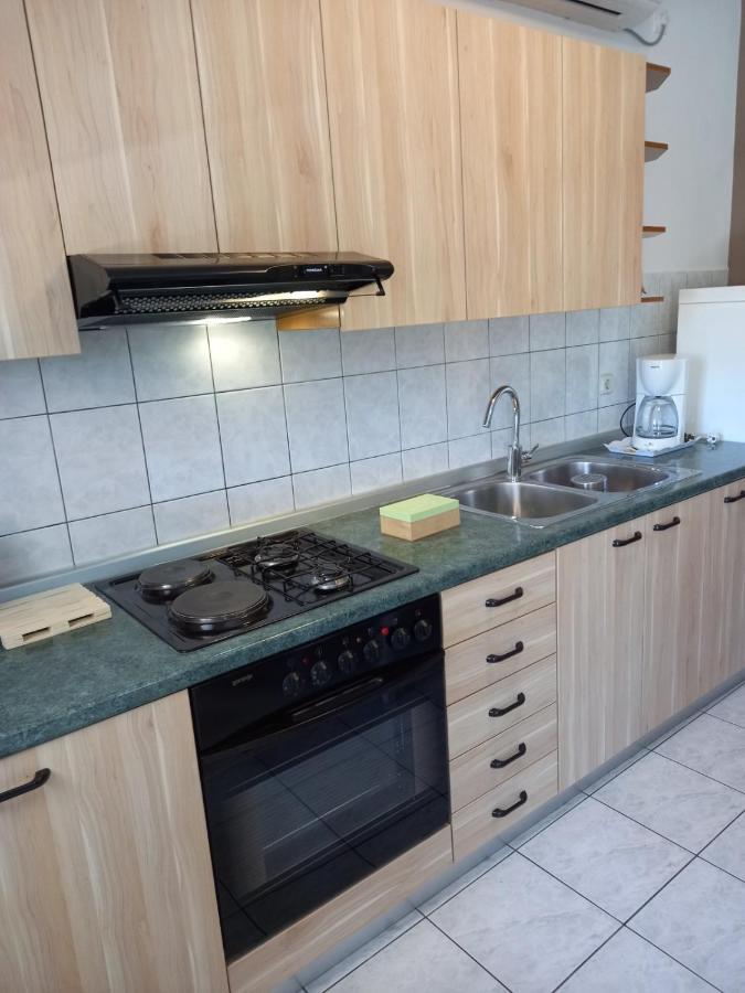 Apartman Katica Banjol Eksteriør bilde