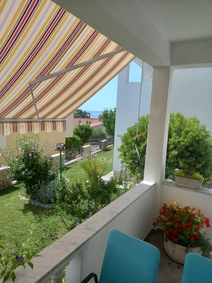 Apartman Katica Banjol Eksteriør bilde