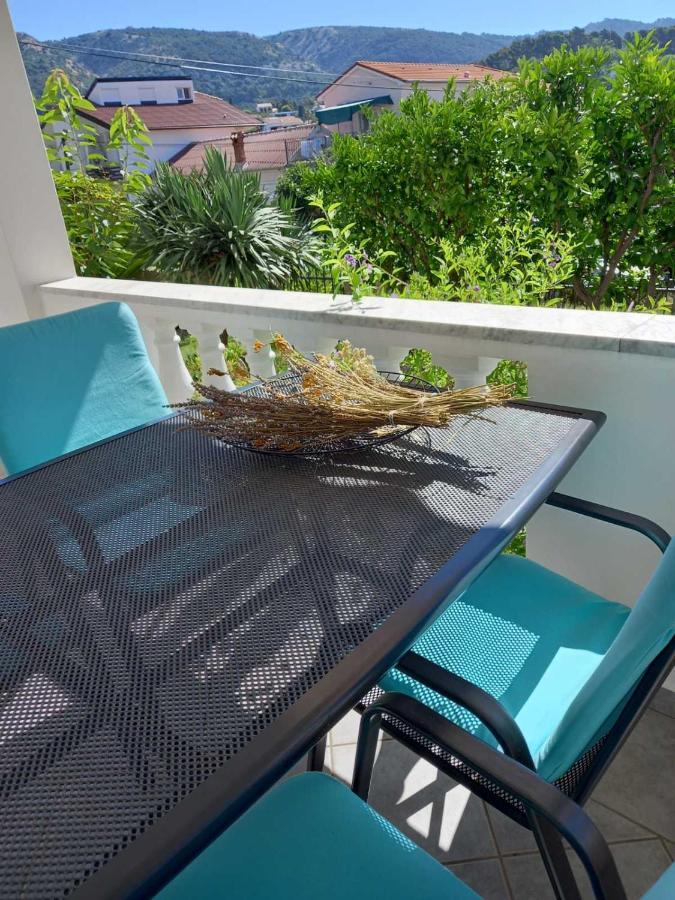 Apartman Katica Banjol Eksteriør bilde