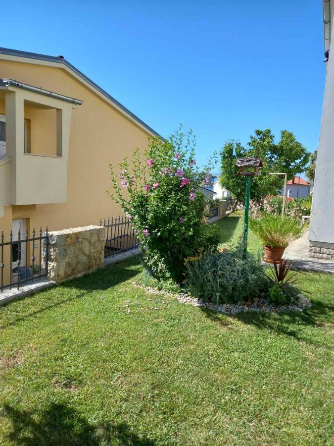 Apartman Katica Banjol Eksteriør bilde
