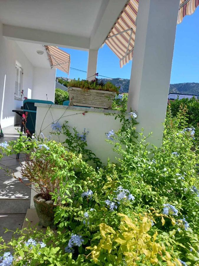 Apartman Katica Banjol Eksteriør bilde