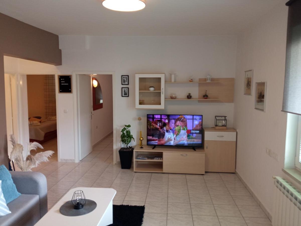 Apartman Katica Banjol Eksteriør bilde