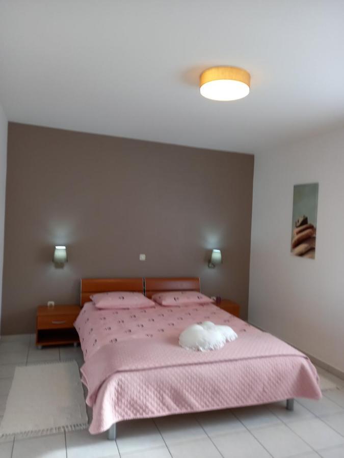 Apartman Katica Banjol Eksteriør bilde